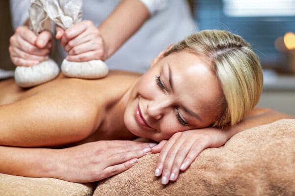 Kräuterstempel Massage Rosenheim (80 Min.)