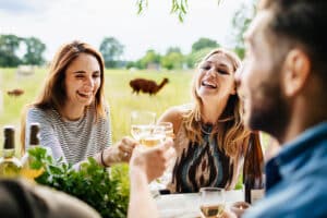 Weinprobe auf der Alpakaweide